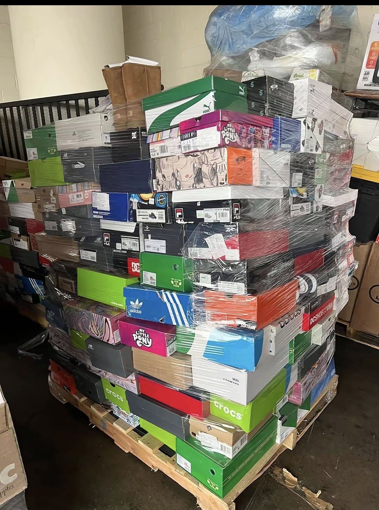 PALETTES DE CHAUSSURES MIXTES ADIDAS ,NIKE ,NEW BALANCE